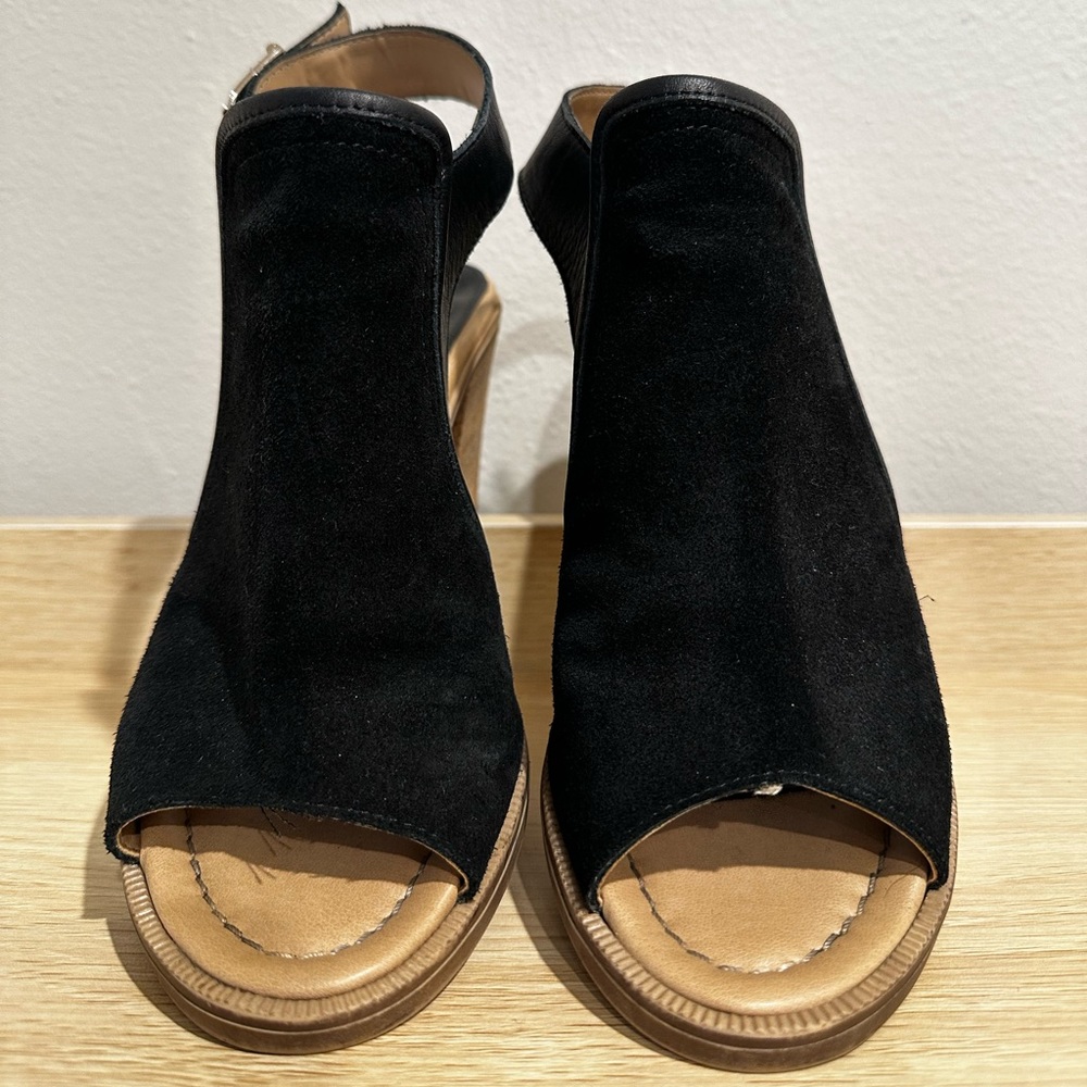 Coach and Four Open Heeled Open Toe Sling